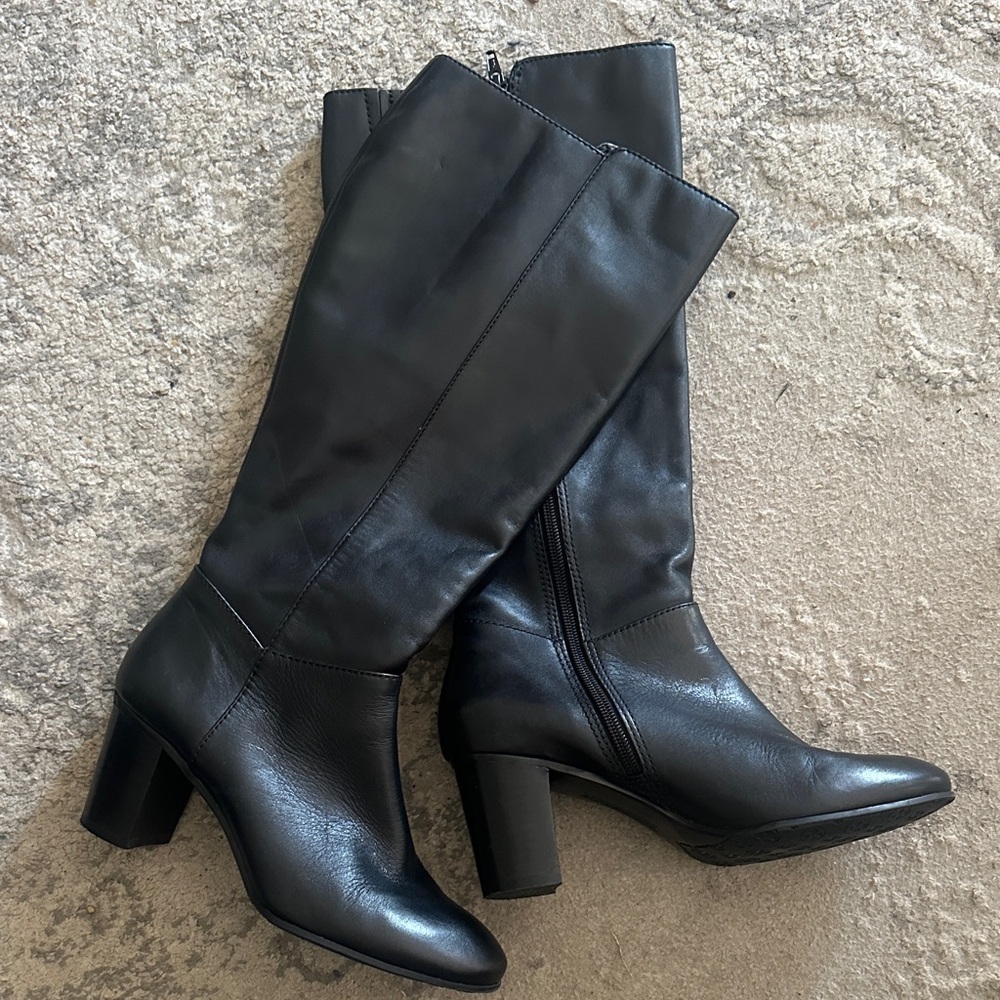 Arturo Chiang Black Heeled Boots